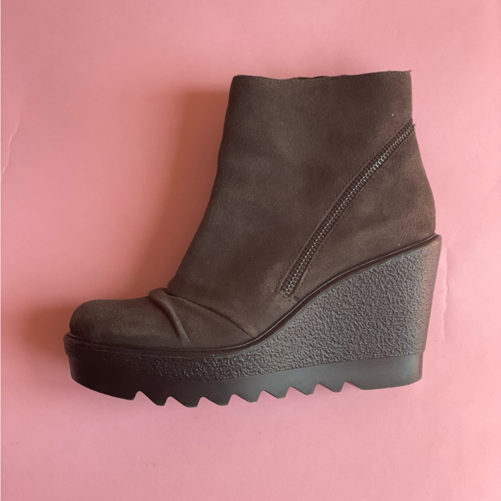 VINCE CAMUTO grey suede wedge booties.